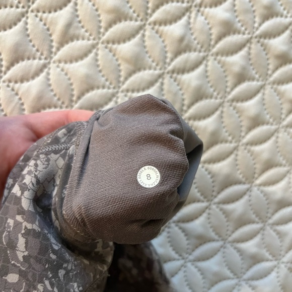 Lululemon wunder train leggings in size 8 - Picture 3 of 3